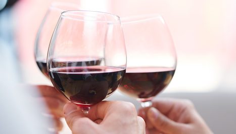 Sea Sun Pinot Noir: El Vino Que Funciona en Todas tus Cenas de Diciembre