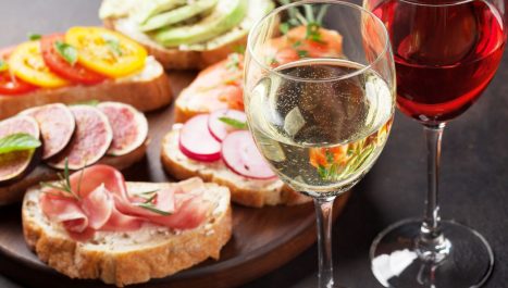 El Encanto de las Tapas: Las Mejores para Acompañar tu Vino