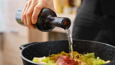 Mejorando tus recetas: El mejor vino blanco para cocinar